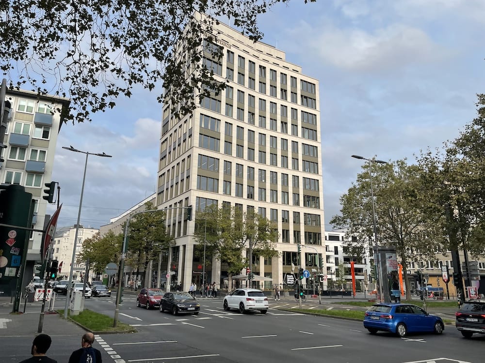 Bürohochhaus im Central Business District Düsseldorf, ehemaliger Standort der Franziskaner
