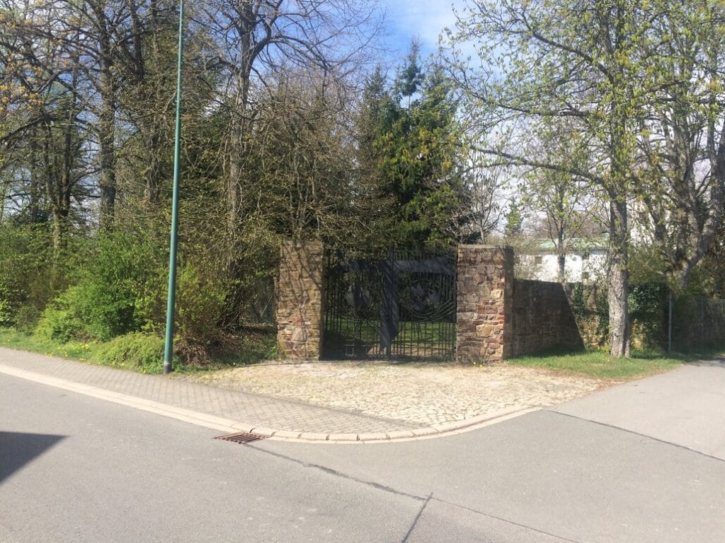 Eingangstor zum Klösterchen am Hochwald in Erftstadt